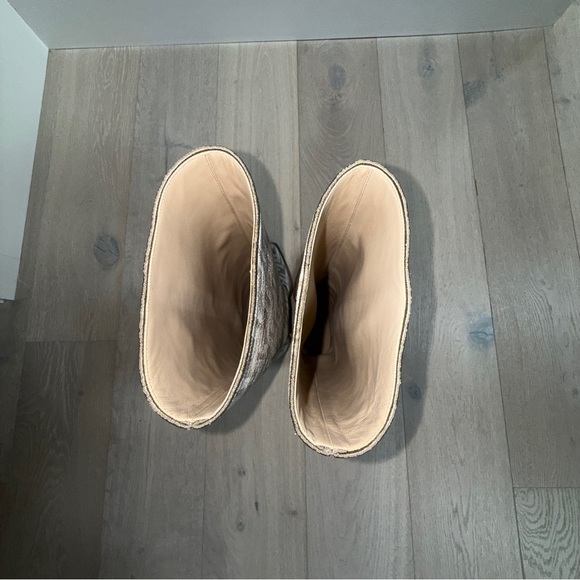 Fendi Zucca FF Logo Velvet Boots - Picture 7 of 9